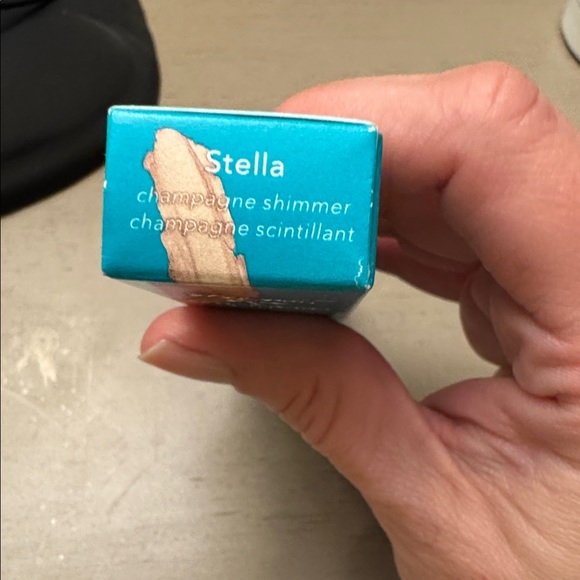 Thrive Causemetics brilliant Eye Brightener in Stella champagne shimmer - Picture 2 of 5